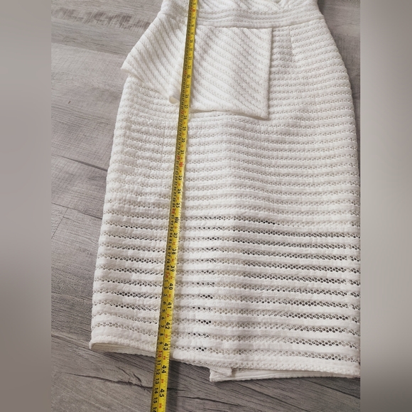 Elliatt Cathedral Striped Mesh Bodycon Peplum Midi Dress Size Medium  / Bridal / - Picture 10 of 13